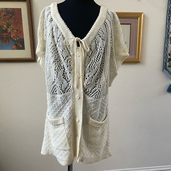 Beeline Fashion Tops Vintage Beeline Fashion Knitcrochet Button